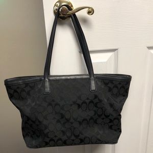 COACH signature purse. Style 23466